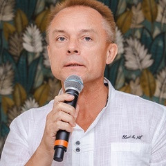 Олег Степанов