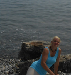 Анна Лев