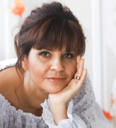 Елена Лисова